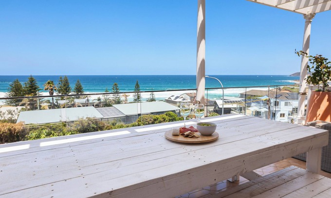Freshwater Casa | Beachview Curl Curl - the BEST views on Sydney’s beautiful Northern Beaches!