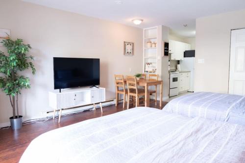 Harrison Hot Springs Apartamento | Beachy 2 Bed Studio Suite, Balcony and 4 Min to Lake