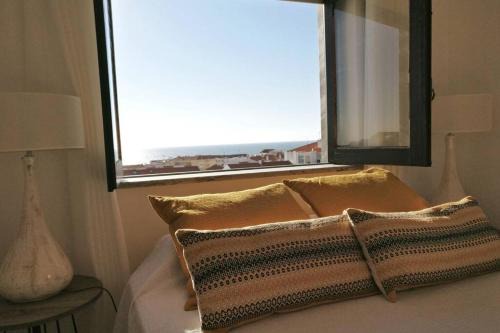 Praia de Santa Cruz Apartamento | Beachy 2Bdrm in Santa Cruz w/stunning Ocean View!