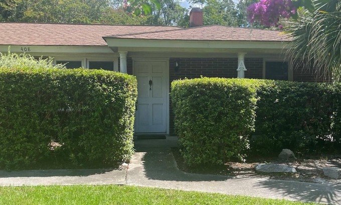 Charleston Casa | Beachy 3BR - close to DT and Folly