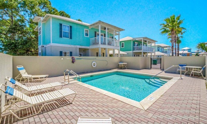 Bel Air Casa | Beachy 3BR Retreat w/Pool, Balcony & Dog Friendly