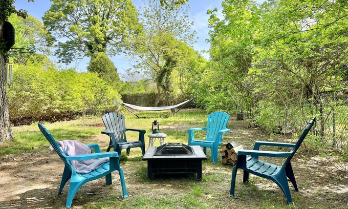 East Marion Cabaña | Beachy Cottage by the Bay