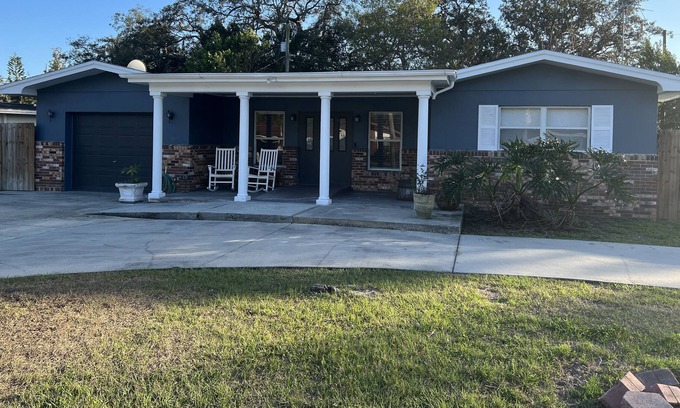 Forest Hills Casa | Beachy Holiday Home- 3/2 up to 5 guests