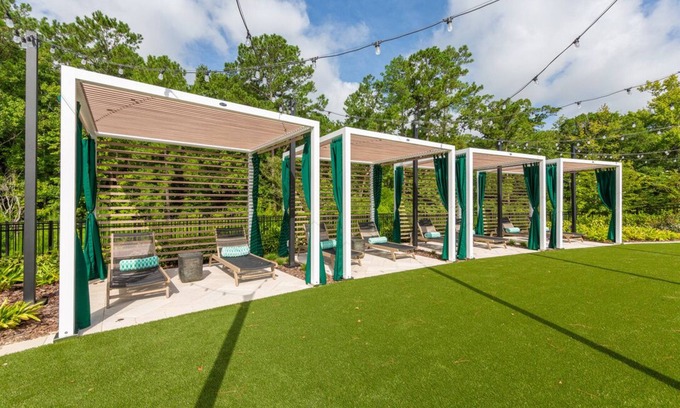 Southside Apartamento | Beachy Oasis: Posh 2BR/2BA with Pool & Gym