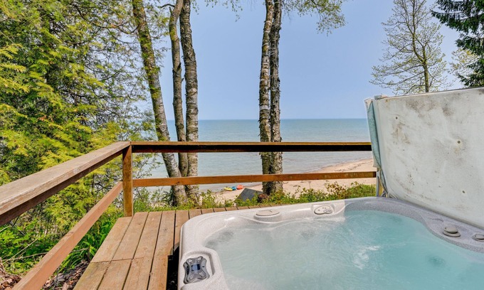 Forestville Cabaña | Beachy Palms Cottage on Lake Huron w/ Hot Tub!