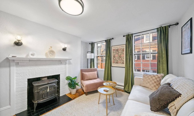 Beacon Hill Apartamento | Beacon Hill Escape: Balcony, Fast WiFi, Steps to Cafes, Boston Commons, MGH & Historic Attractions!