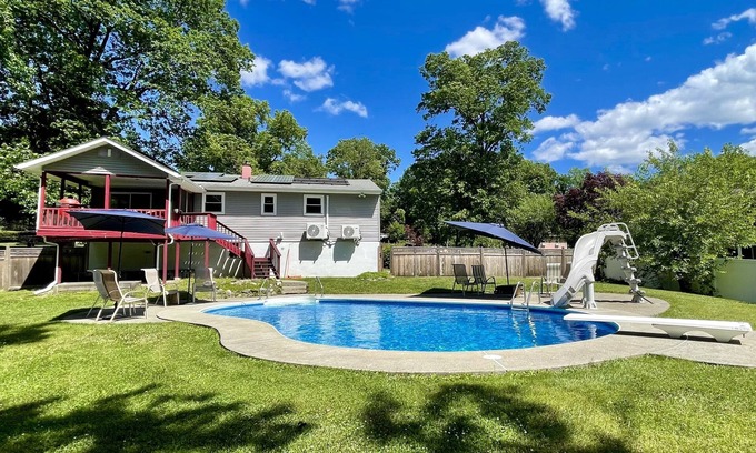 Beacon Casa | Beacon,Hudson Valley, 4bedroom 2bath, Sleeps 7, Pool, Hot Tub, Wifi,1.5m to town