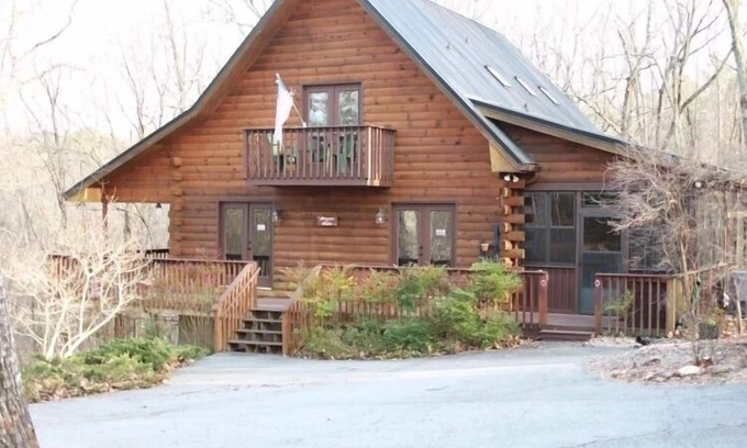 Warm Springs Cabina | Beacon of Light - Whole Cabin -Close to Callaway Gardens. Pet-friendly!
