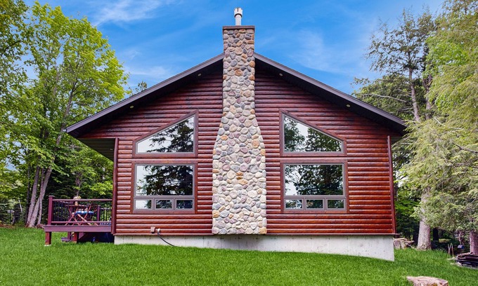 Presque Isle Cabina | Beacon Point | Lakeside cabin in Presque Isle with a firepit and water access