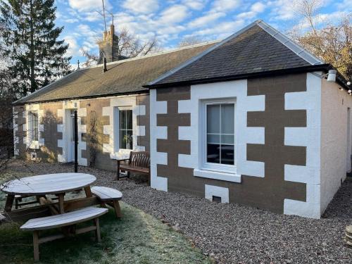Murthly Casa | Beadles Cottage Lux Family Haven