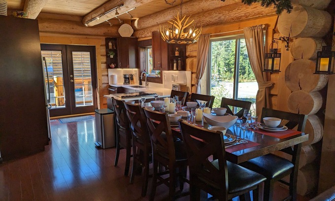 Hemlock Valley Chalet De Esquí | Bear Behind Lodge: 3 Bath, Fast Wi-Fi, Ski in/out, Wood F/P, BBQ, Great Views.
