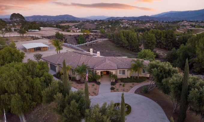 Temecula Villa | Bear Bridge by AvantStay | Hilltop Haven in Temecula w/ Views!