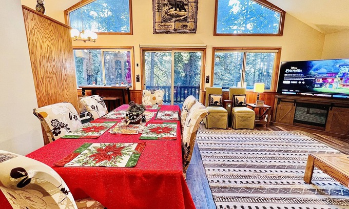 Arnold Chalet De Esquí | Bear Cabin w Views, AC Pool Table TT BBQ Hike Bike Swim