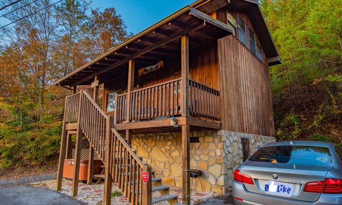 Caton Cabina | Cueva de la cueva del oso 2bd / 2bth / HOT TUB
