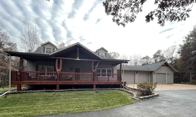 Lyndon Station Cabina | Bear Cove Escape Summ