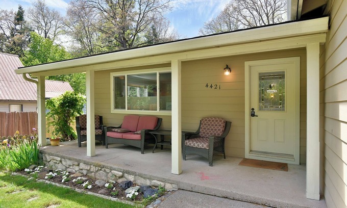 Dunsmuir Casa | Bear Creek Bungalow, Comfortable home for everyone