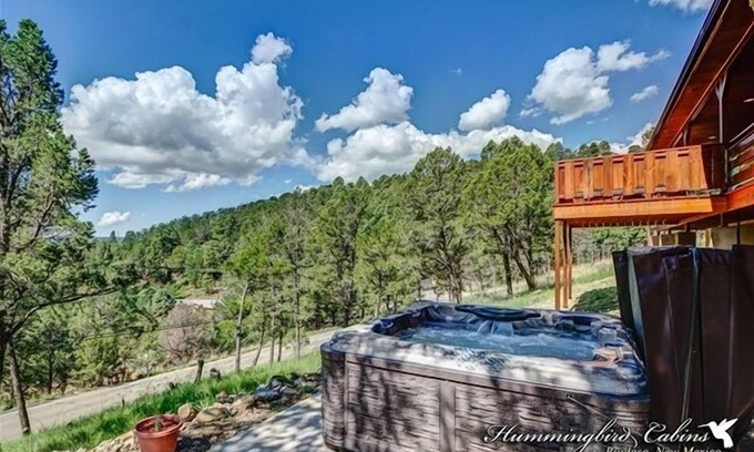 Ruidoso Cabina | Bear Crossing: 'Great Getaway location' With hot tub.
