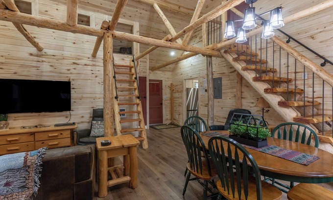 Island Park Cabina | Bear Den ⁓ Fire pit ⁓BBQ ⁓Yellowstone