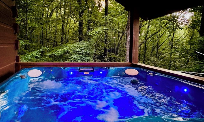 Hiawassee Cabina | Bear Foot HeavennCabin Retreat in Ga Mountains