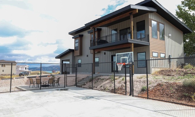 Sweetwater Casa | Bear Lake Hillside Retreat - POOL ACCESS with Ideal Beach. New Construction!