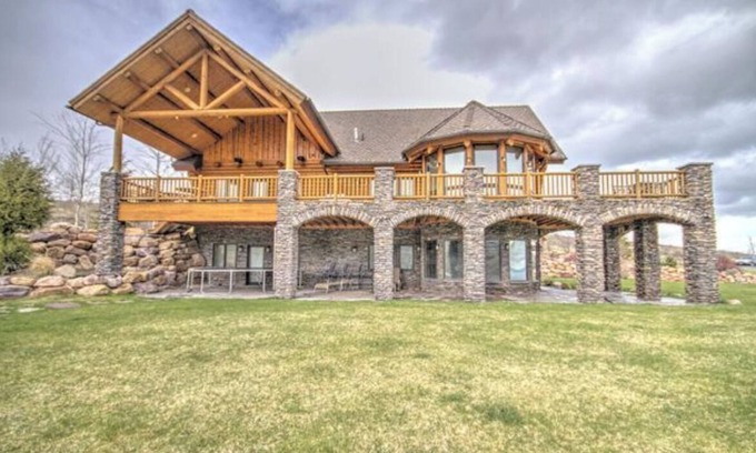 Fish Haven Cabina | Bear Lake Paradise: Sleeps 20 Guests!