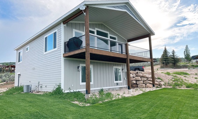 Sweetwater Cabina | Bear Lake retreat with private Ideal Beach Resort Access!