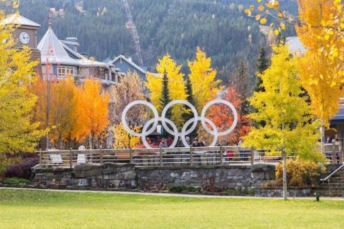 Village North Apartamento | Bear Lodge, Whistler Village - Spectacular Location on Village Stroll, Designer Remodel
