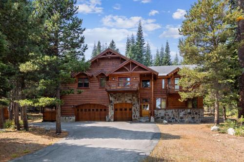 Truckee Casa | Bear Meadows Lodge - Hot Tub - Tahoe Donner Home