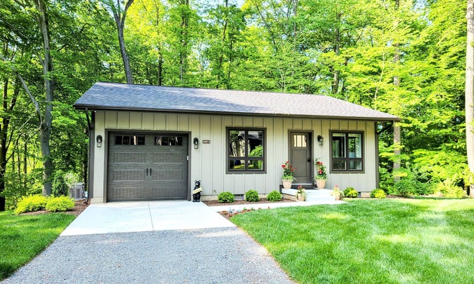Leesburg Cabaña | Bear Mountain Cottage