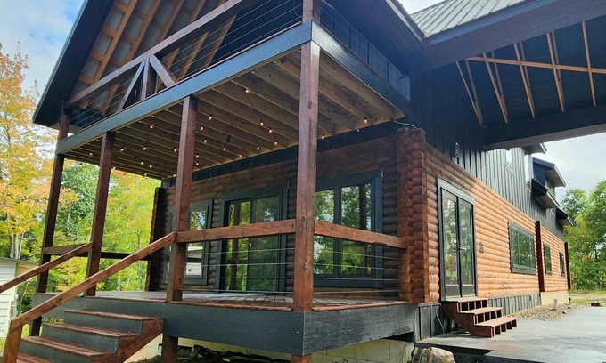 Pine River Cabina | Bear Paw Cabin on the lake, with private water access, quiet getaway sleeps 10