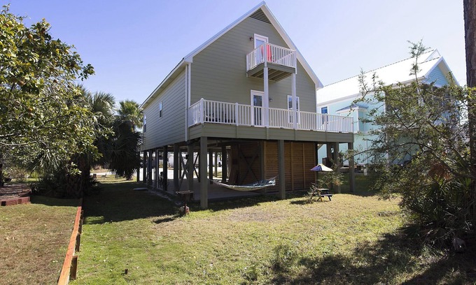 Ono Island Casa | Bear Point Has It All – A Pet-Friendly Getaway!