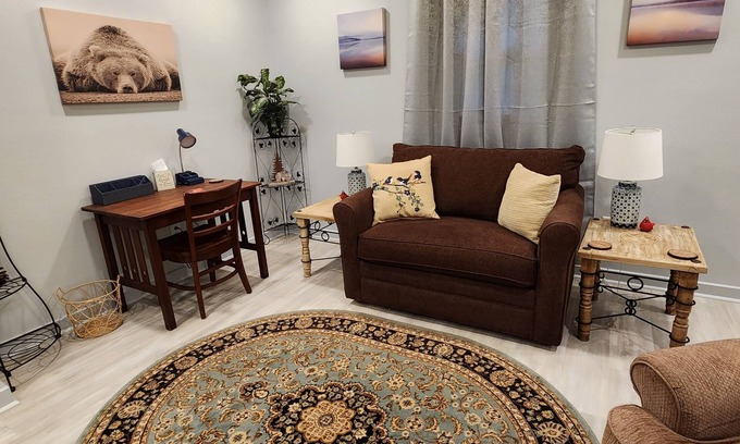 Jacksonville Apartamento | Bear's Den on Kodiak Court!