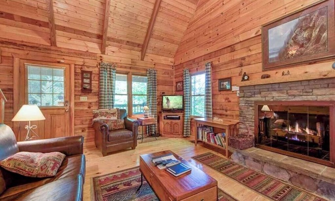 Gatlinburg Cabina | Bear's Den