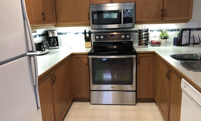 East Kootenay Chalet De Esquí | Bear Tracks Chalet en el campo de golf Copper Point, Quédate 3 y paga 2 **