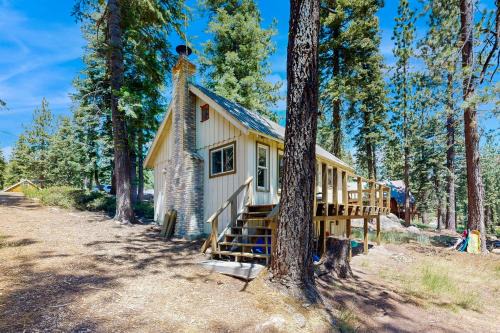 Arnold Casa | Bear Valley Cozy Cabin