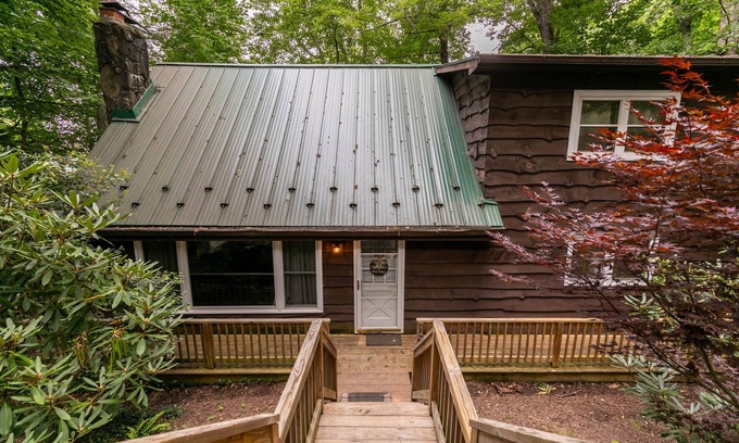 Fleetwood Cabina | Bear Valley in Fleetwood Falls - Walk to the New River!