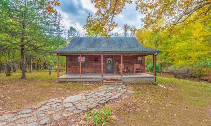 Winrock Casa | BearCreek Cabin, Nostalgic, Park-like setting