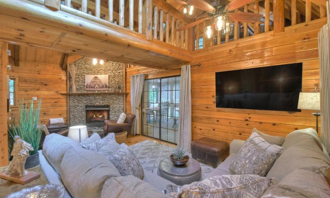 Blue Ridge Casa | Bearfoot Bend Cabin in Blue Ridge