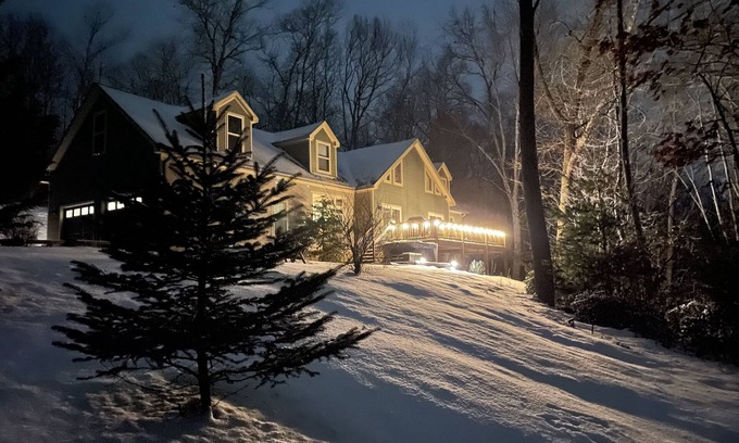 Boone Casa | BearHaven Lodge-Location, HOT TUB, Amazing Views!