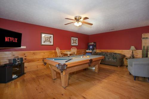Black Bear Falls Casa | Bears Corner w/Hot Tub, Arcade & Community Pool!