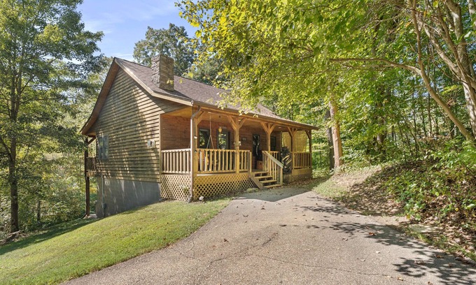 Rockbridge Cabina | Beartastic Outlook| Hocking Hills