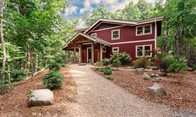 Gerton Casa | Retiro de Bearwallow; ubicado en la cima de la montaña Bearwallow. Senderismo, relajación, Hendersonville, Asheville y más.