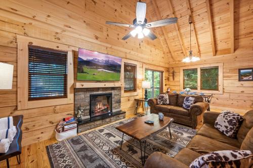 Pigeon Forge Casa | Beary Cottage Hot Tub Grill Arcade Games