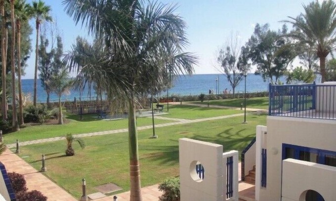 Bahia Feliz Apartamento | Bahia Feliz Apartamento primera línea al mar con vistas 20m playa ,jardines .