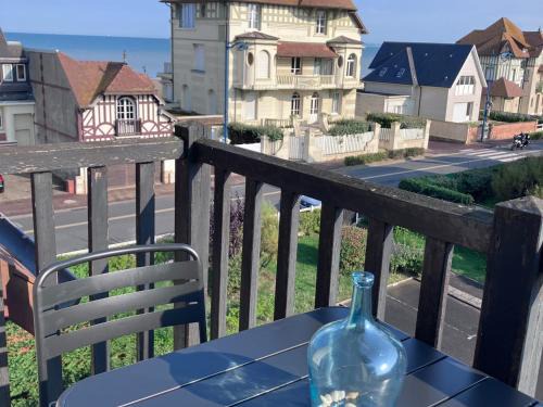 Villers-sur-Mer Apartamento | Beau duplex familial refait à neuf avec balcon proche plage - FR-1-712-96