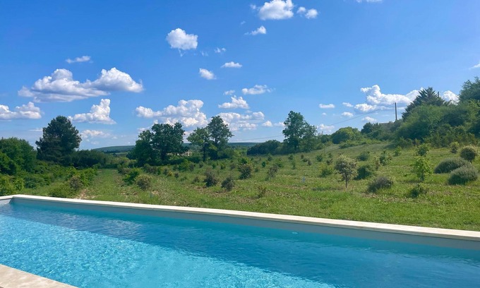 Le Garn Casa | Maison "Beau Gite" con piscina privada, terraza privada y Wi-Fi