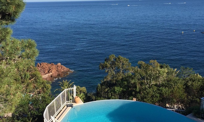Theoule-sur-Mer Villa | Muy bonita propiedad junto al mar, a 5 minutos de la playa y del puerto.