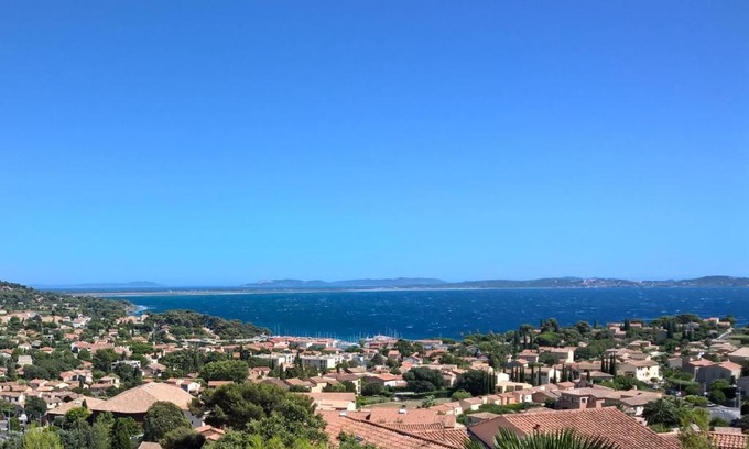 Carqueiranne Apartamento | *** Beau T2 de 50 m2, grande terrasse vue mer, à 500m de la plage
