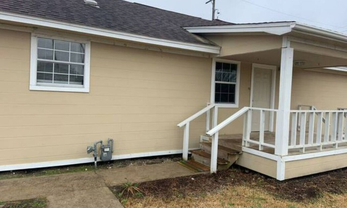 Beaumont Casa | Beaumont Chateau - SHORT/LONG TERM FURNISHED 2/2 HOUSE