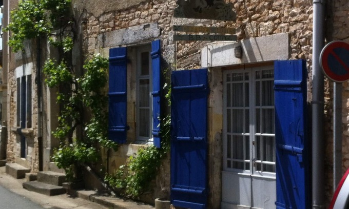 Cubjac Cabaña | Hermosa casa de vacaciones para 3 a 4 personas en un pequeño pueblo en el río.